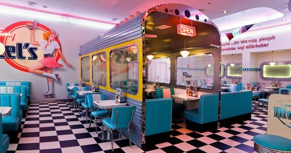 Interior de Tommy Mel's restaurante años 50